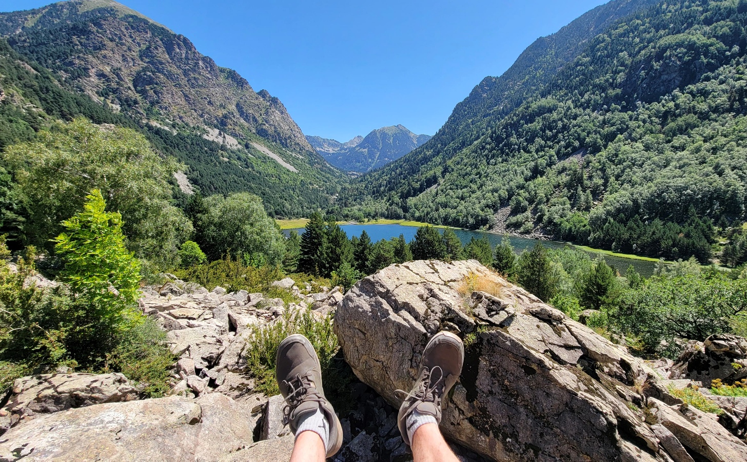 Pieds Pyrénées catalanes paysages 