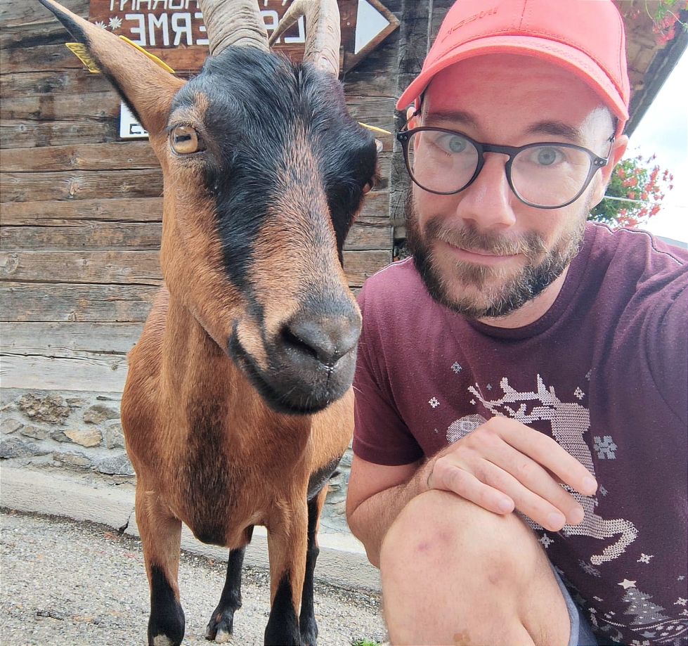 Selfie avec une chèvre aux Lindarets