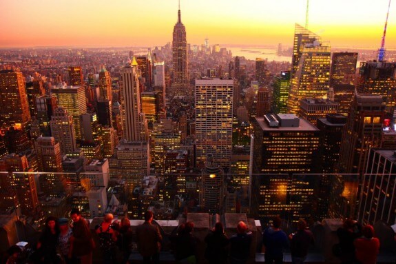 vue sur l'empire state building de nuit top of the rock
