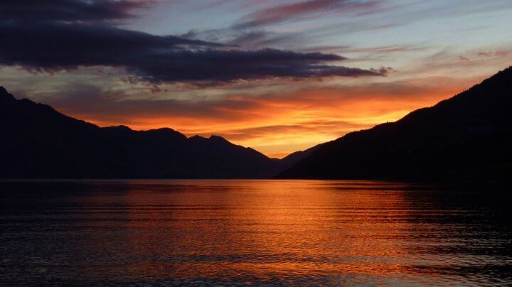 Queenstown lac wakatipu coucher de soleil