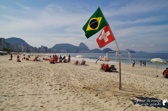 plage copacabana rio de janeiro drapeau suisse