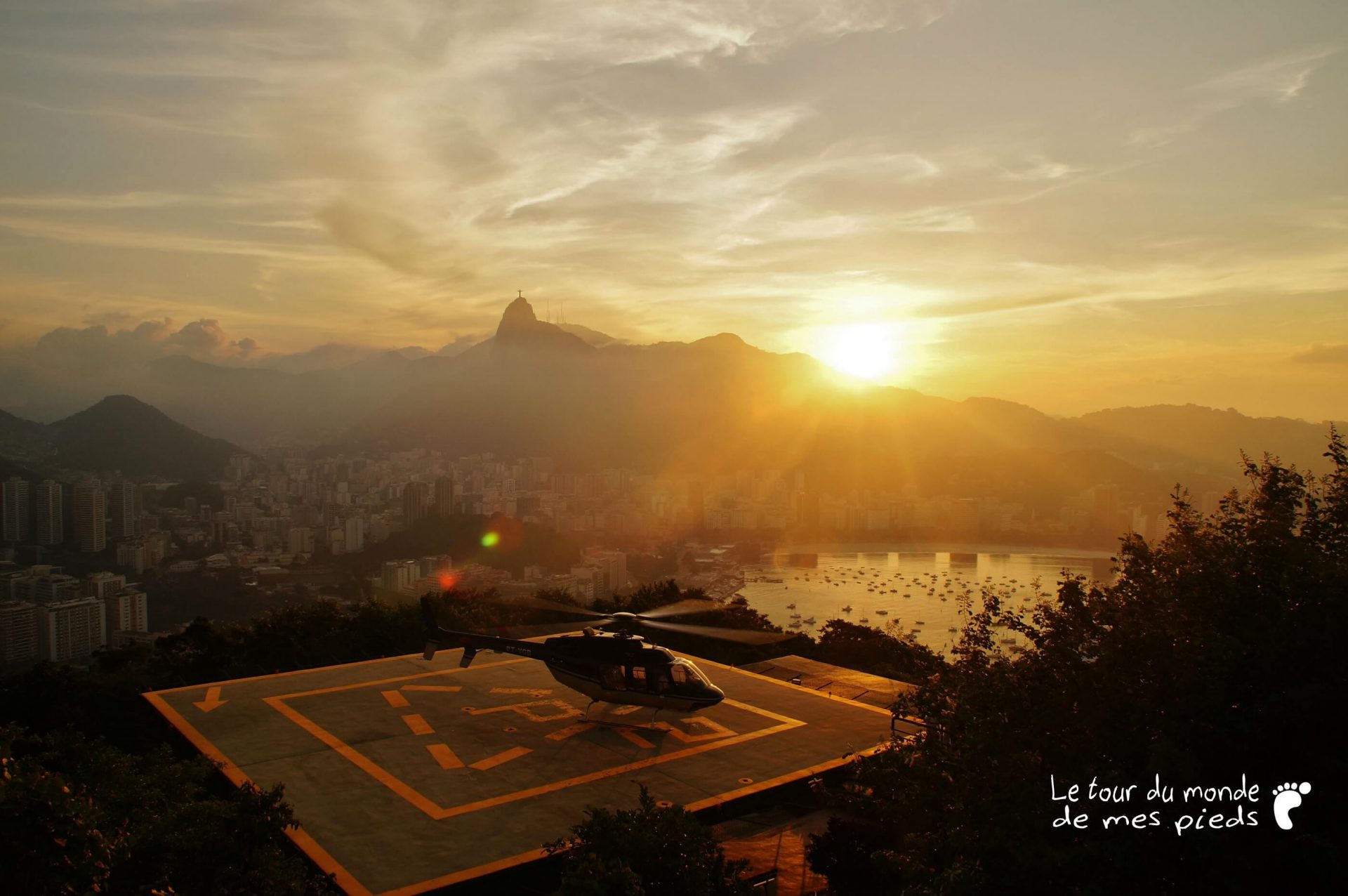 helicopter rio de janeiro coucher de soleil sur la baie