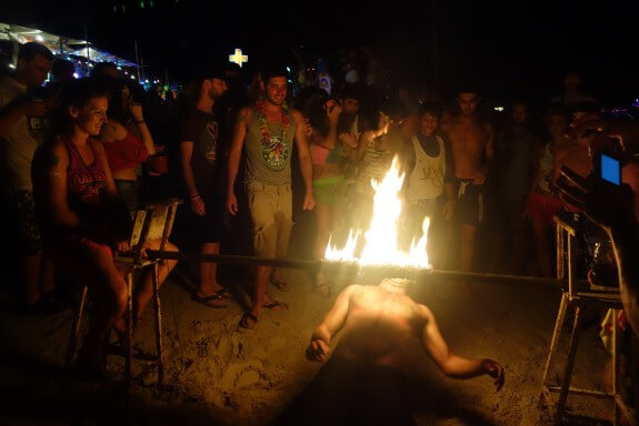 Limbo enflammé Full Moon Party Koh Phangan