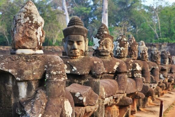 Statues Temple Angkor