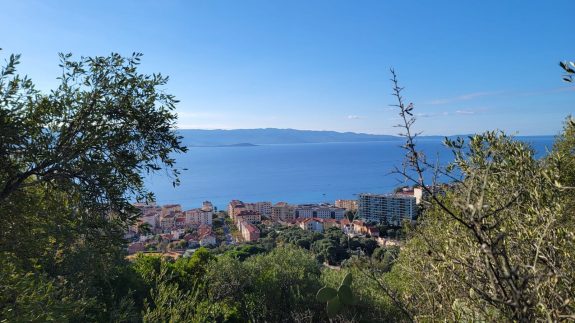 Marche sentier crêtes Ajaccio 