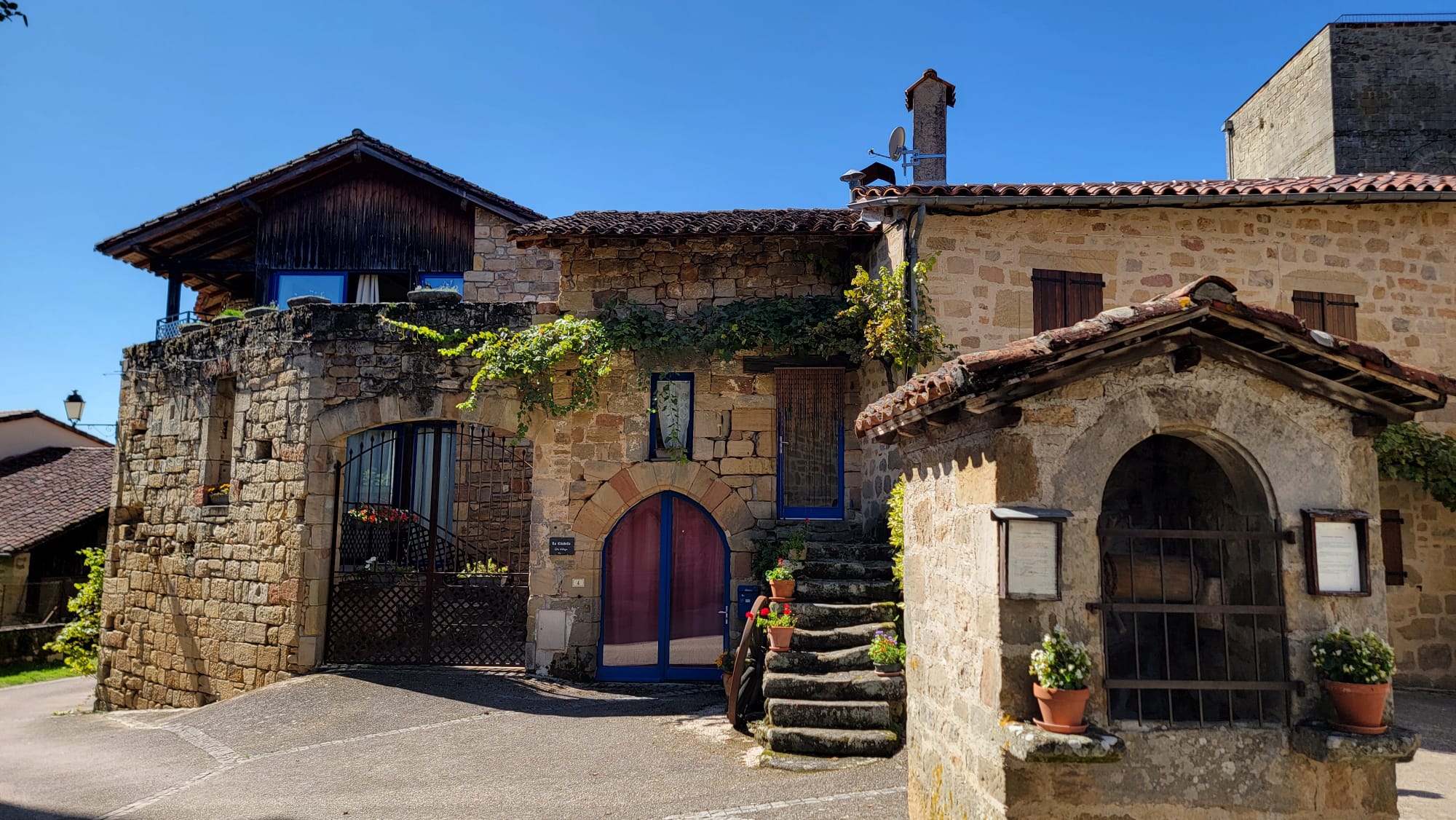 Intérieur village Cardaillac