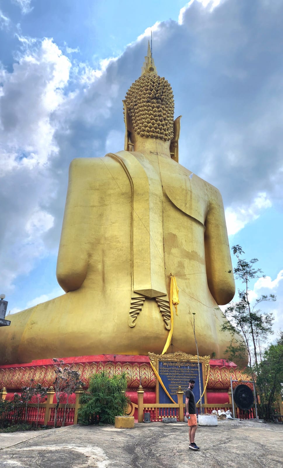 Bouddha géant de Phra Yai