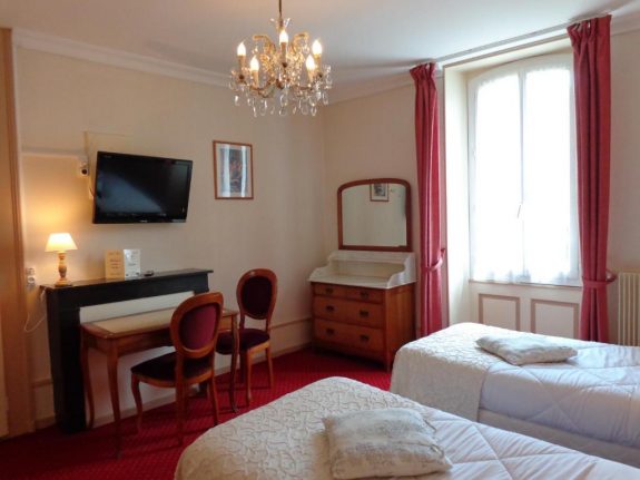 Chambre rouge Hôtel Continental Evian les bains