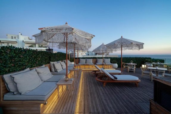 Coral Hotel Athens terrasse transat 