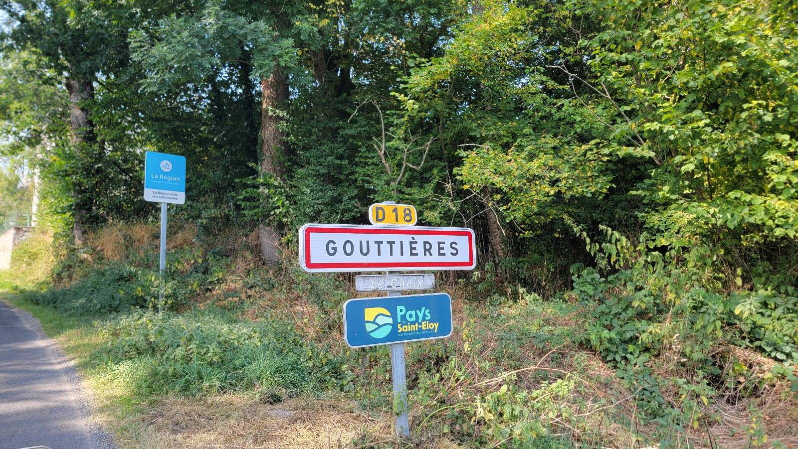 Panneau village Gouttières