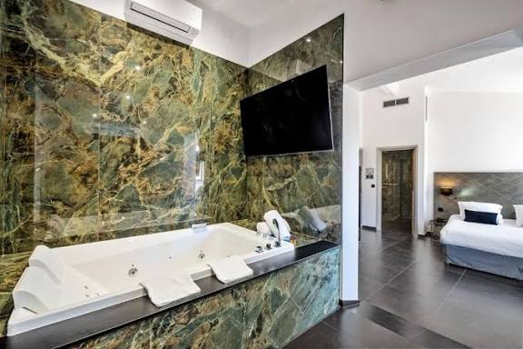 Hôtel Pozzo di Borgo salle de bain chambre