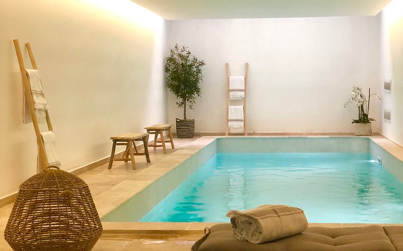 Hôtel des Gouverneurs Bastia piscine intérieure