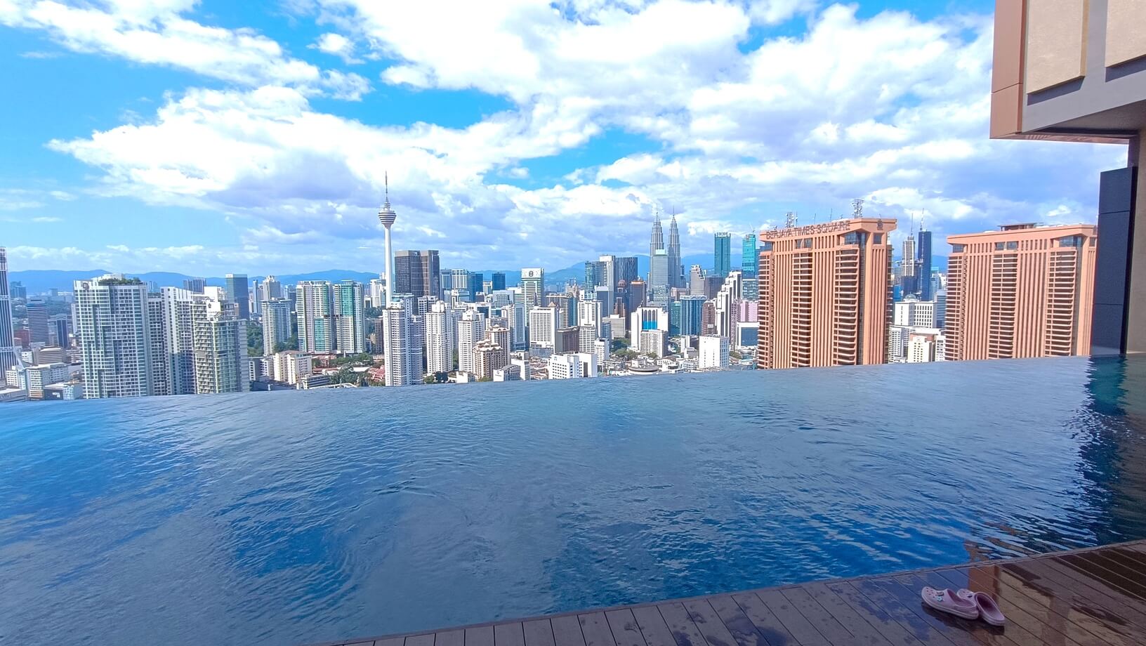 Piscine Lucentia Residences