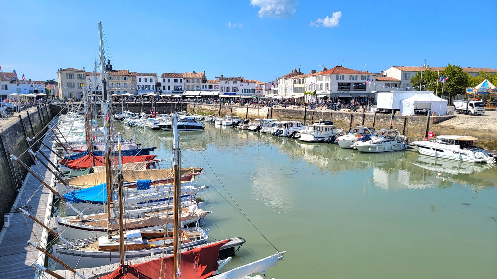 Port du village de la Flotte sur l'île de Ré 