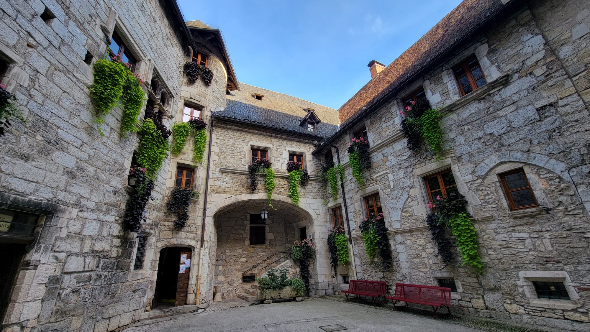 Intérieur village Martel