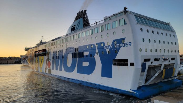 Moby-Lines2 Bateau Moby Lines ferry départ le matin
