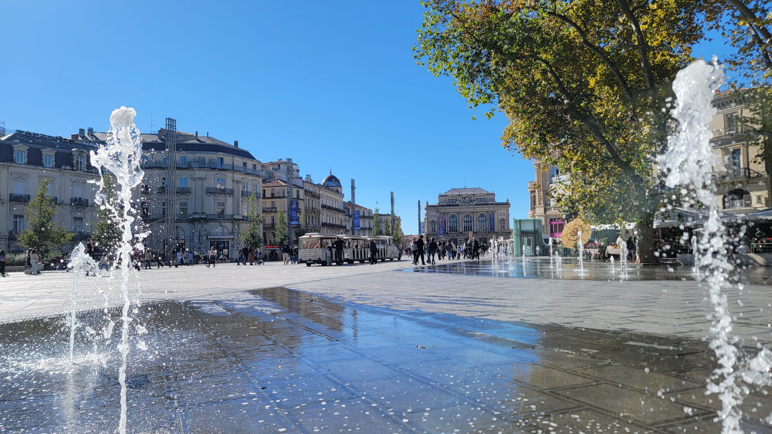 Esplanade Charles de Gaulle jets d'eau 