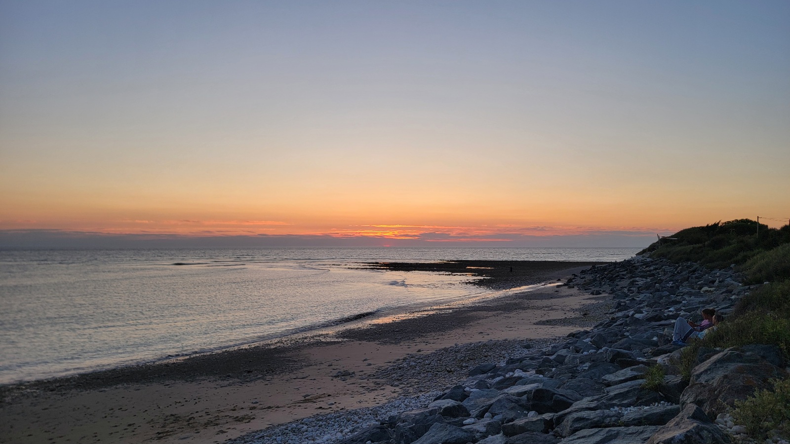 plages huttes coucher de soleil 