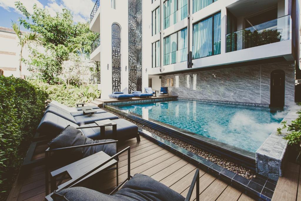 Où-Dormir-ChiangMai Hôtel piscine Chiang Mai transat