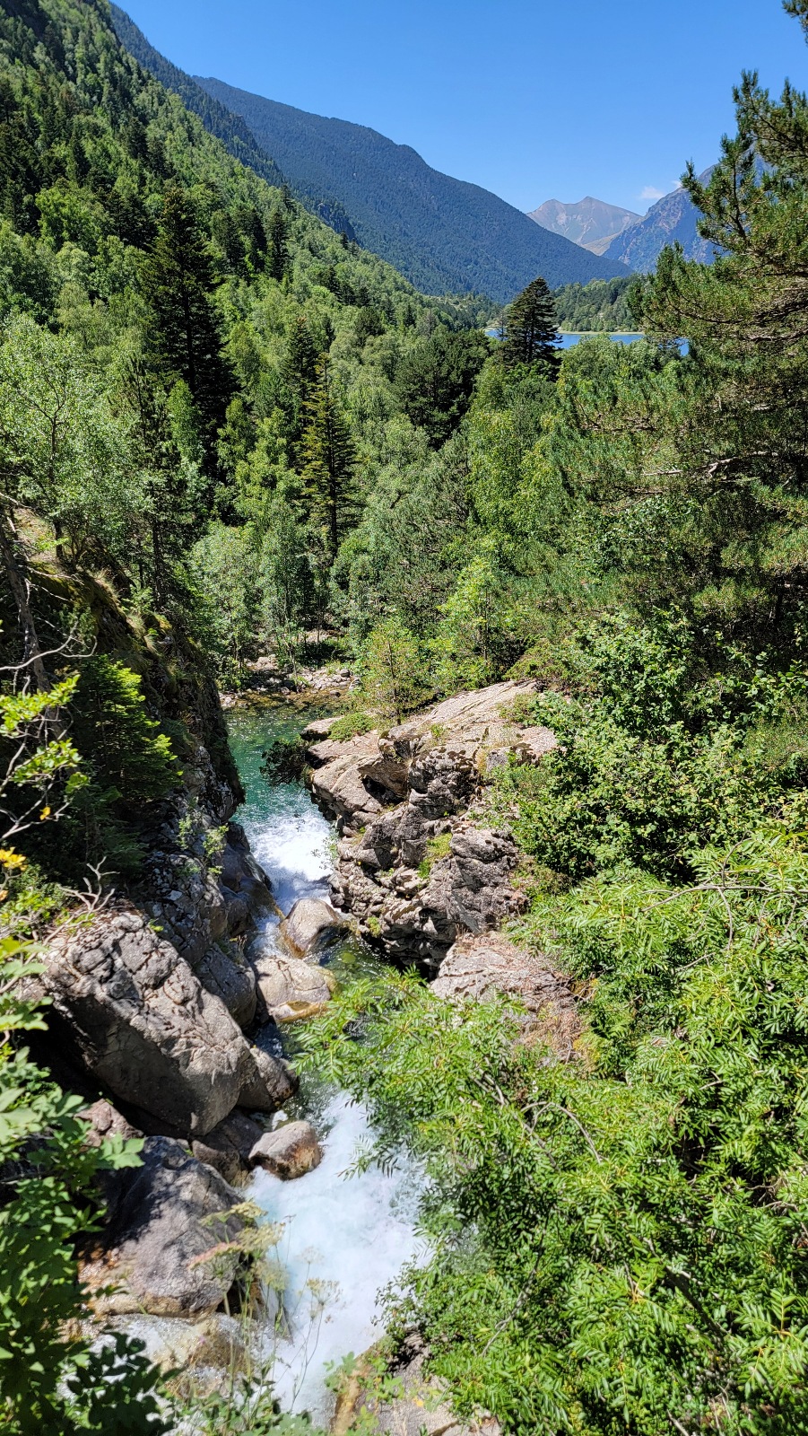 Parc national d'Aigüestortes et lac saint maurice Espagne mirador point de vue randonnée marche cascade chutte eau montagne forêt