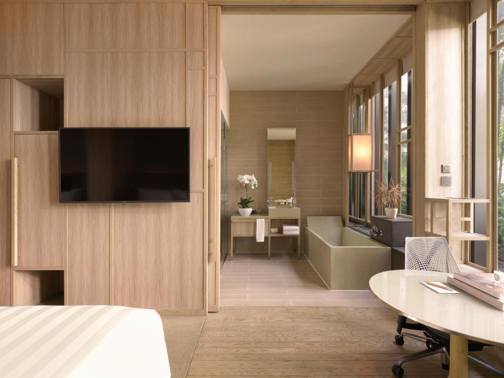 PARKROYAL COLLECTION chambre et salle de bain