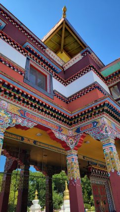 Extérieur temple Lerab Ling 