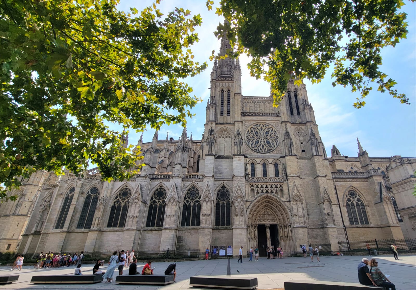 Entrée principale la cathédrale de Bordeaux
