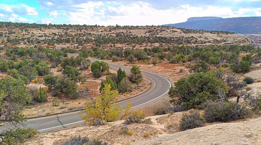 Courbe route Bridges National Monument