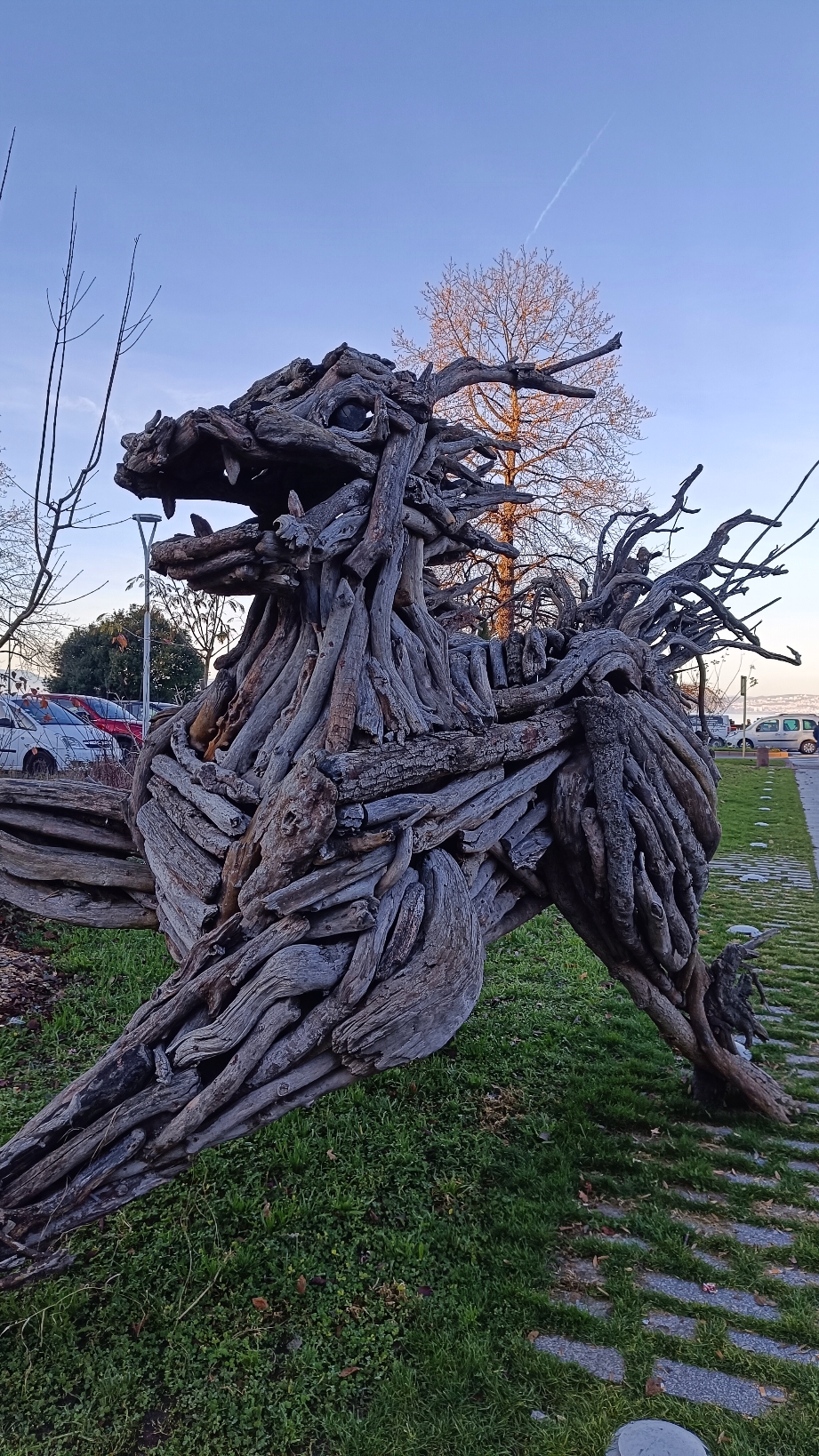 Dragon géant en bois Flottin Évian 