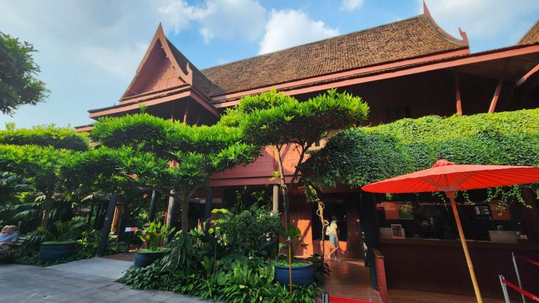 La maison de Jim Thompson à Bangkok : une visite incontournable entre art et mystère