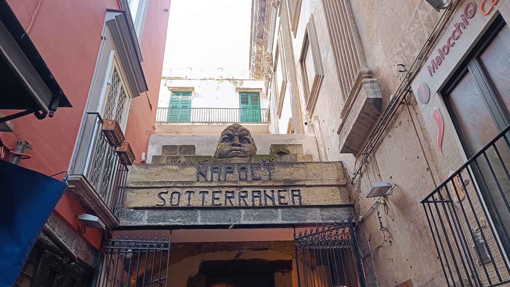 Entrée des souterrains de Naples