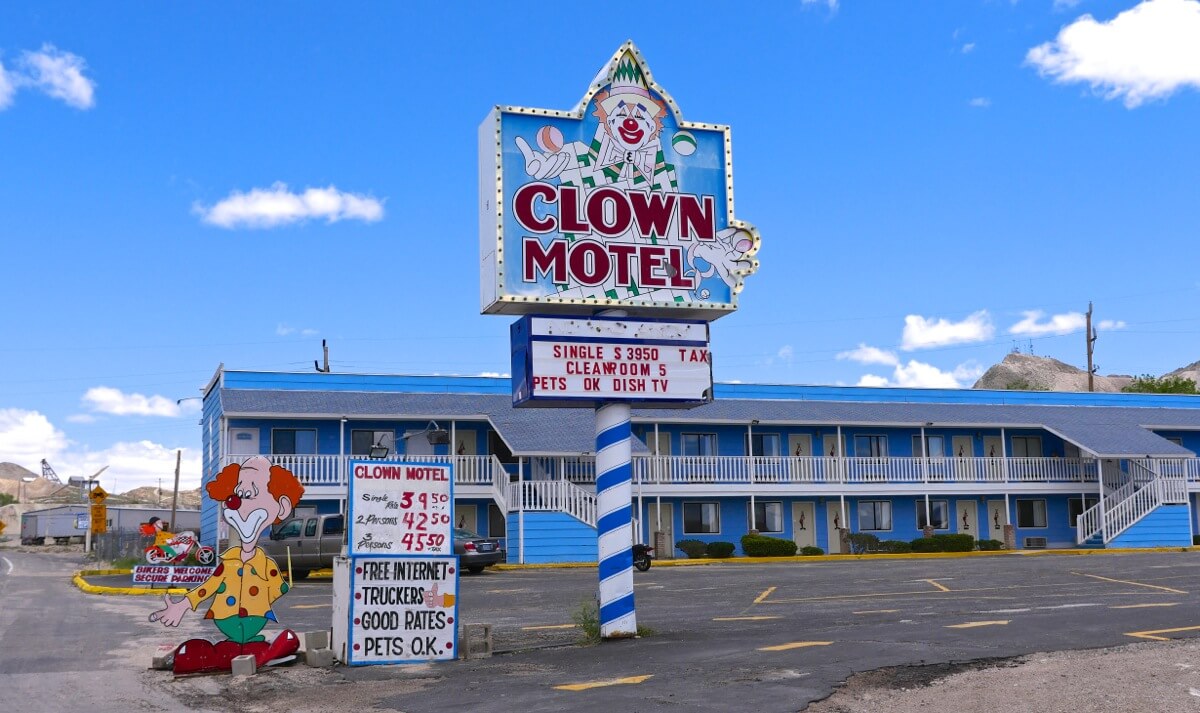 clown motel
