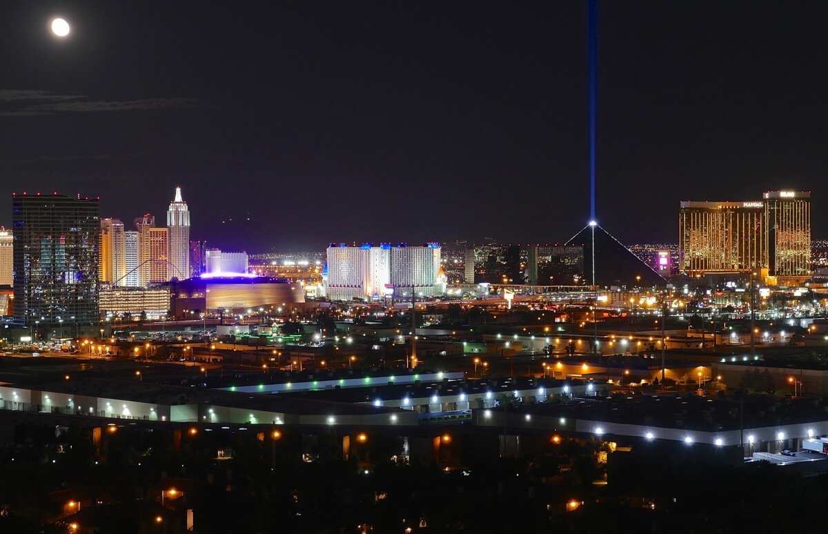 strip view palms place