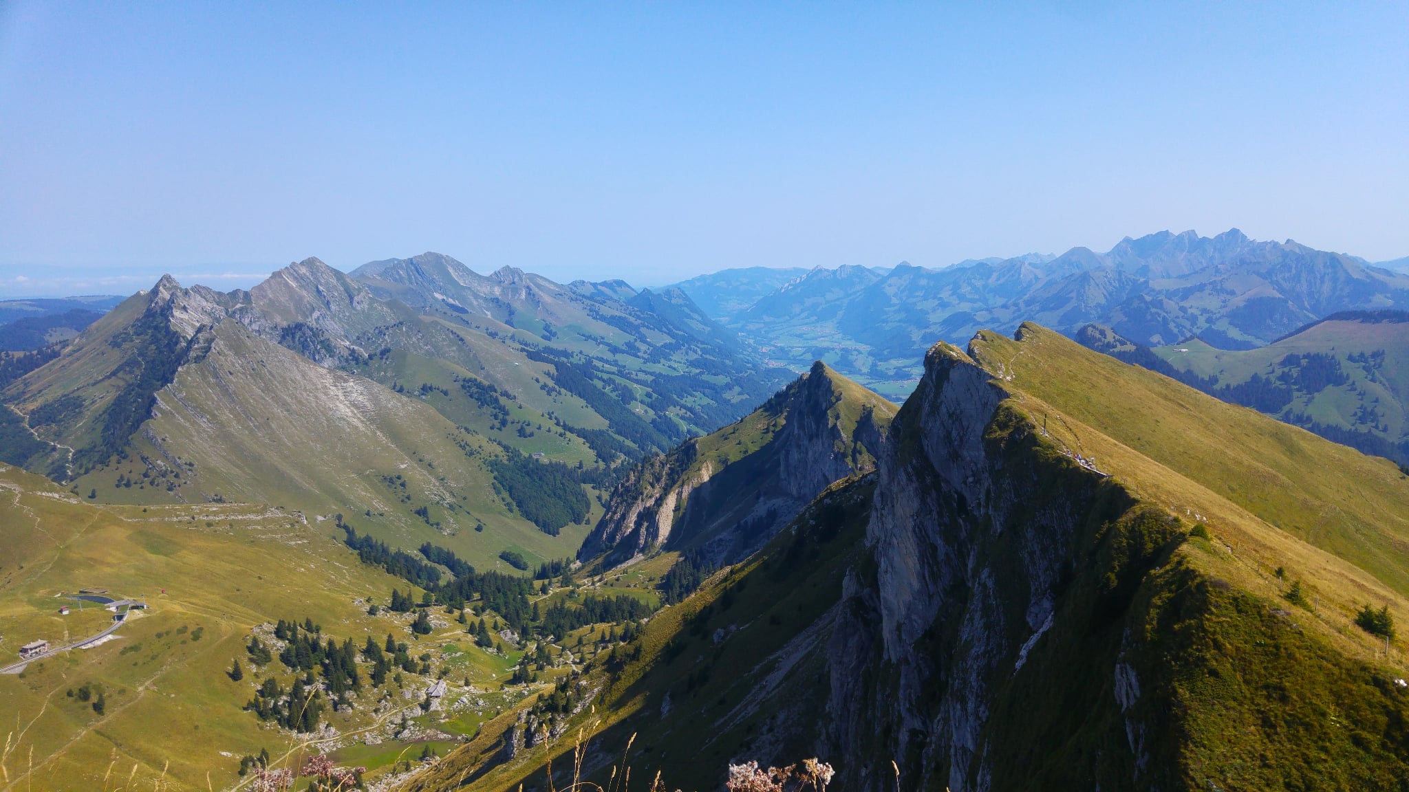 Panorama chaine de montagnes Rochers de Naye
