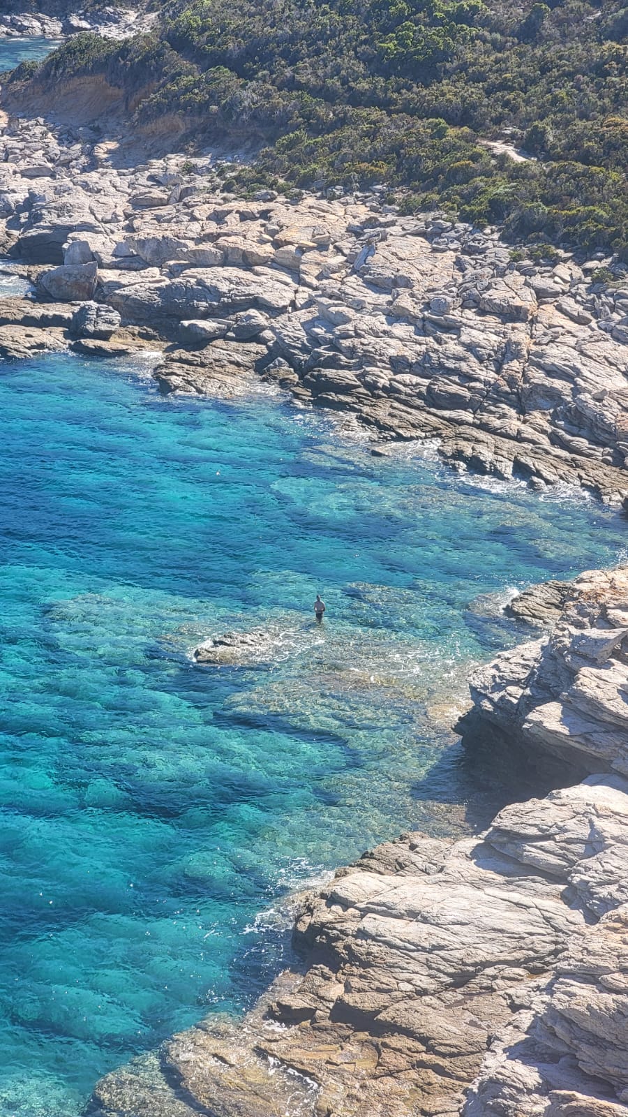 Punta Cavallata crique et rochers mer azur