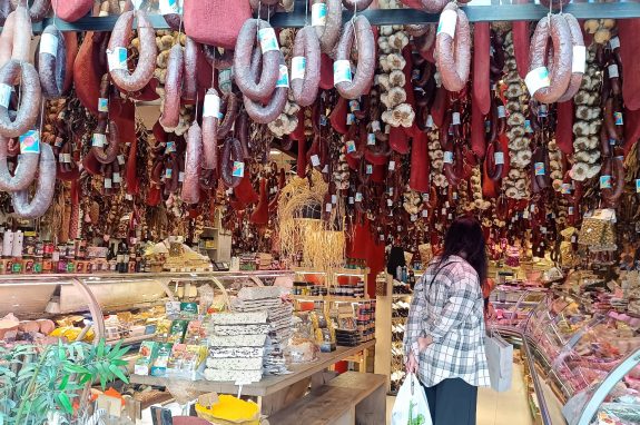 saucisses-athenes-575x382 Miran boutique saucisses au plafond