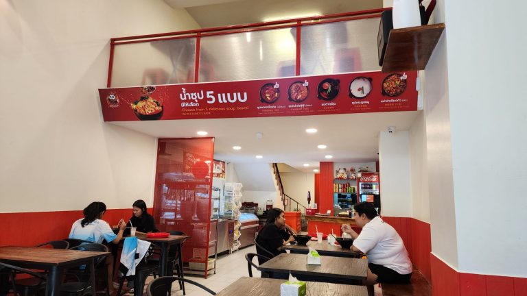 Manger à Surat Thani : ce restaurant où vous composez votre soupe et la payez au poids